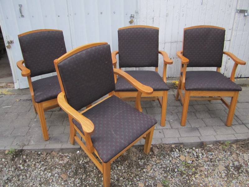 lot 4 image: 4 wood arm chairs...