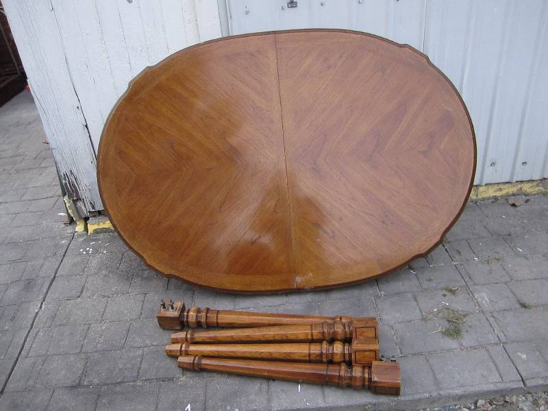 lot 10 image: Oval wood table, top is 5 wide...