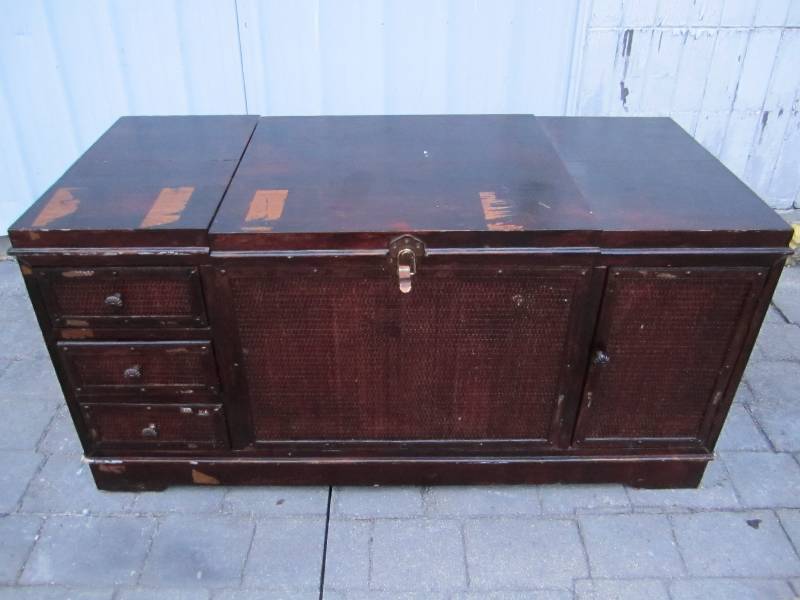 lot 9 image: Wood storage box, top hinge is brok...