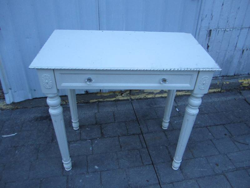 lot 11 image: Small white table...