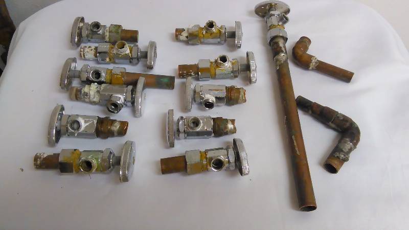 lot 6 image: Quick connect shut of valves,