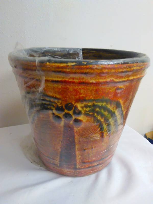 lot 11 image: Large Hand painted Mexican Clay PotteryPlanter