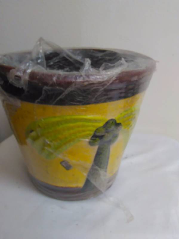 lot 13 image: Large Hand painted Mexican Clay PotteryPlanter