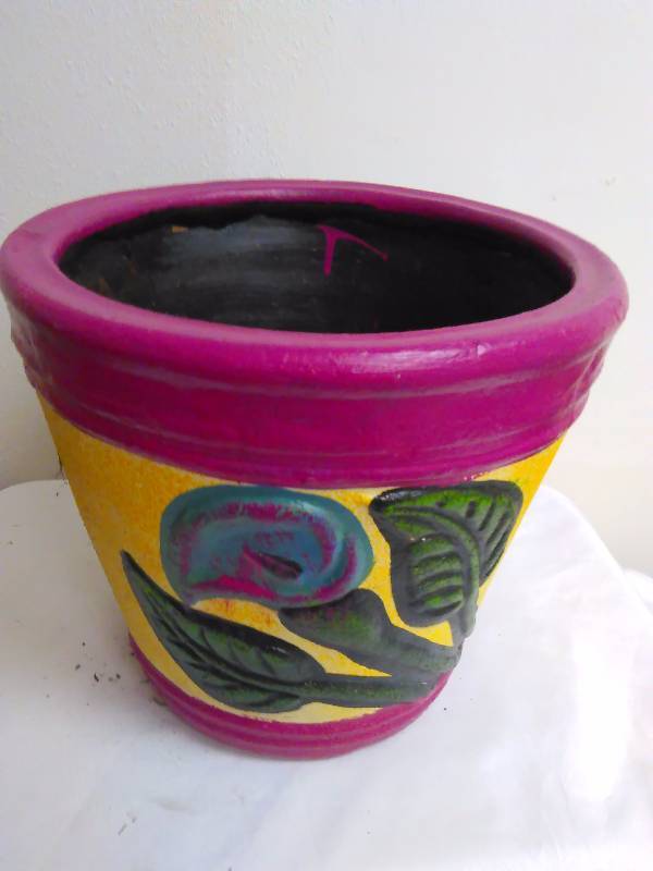 lot 14 image: Large Hand painted Mexican Clay PotteryPlanter