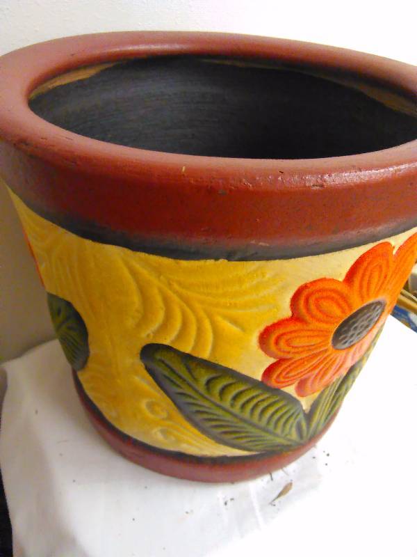 lot 16 image: XL Hand painted Mexican Clay PotteryPlanter,