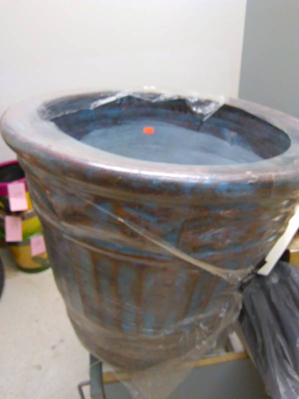 lot 18 image: XL Hand painted Mexican Clay PotteryPlanter,