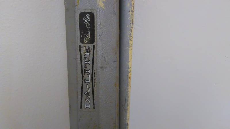 lot 24 image: Da-lite Projection screen (silver)