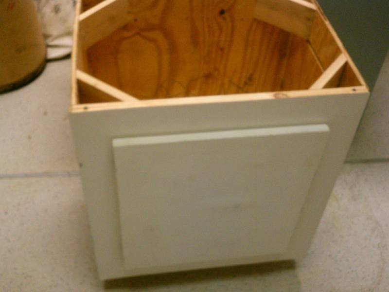 lot 30 image: Base cabinet, single door, white