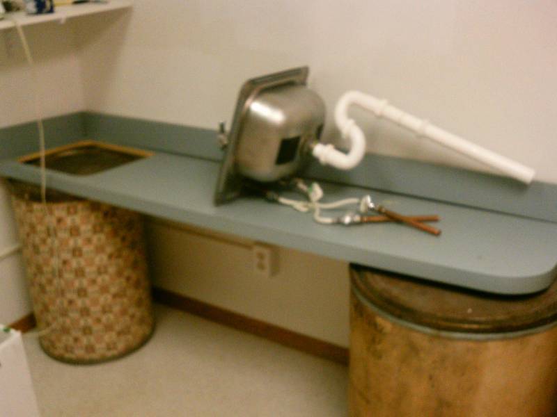 lot 39 image: Counter top and stainless steel sink
