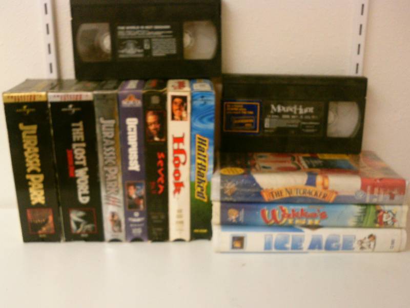 lot 63 image: VHS Set Jurassic Park Collectors edition