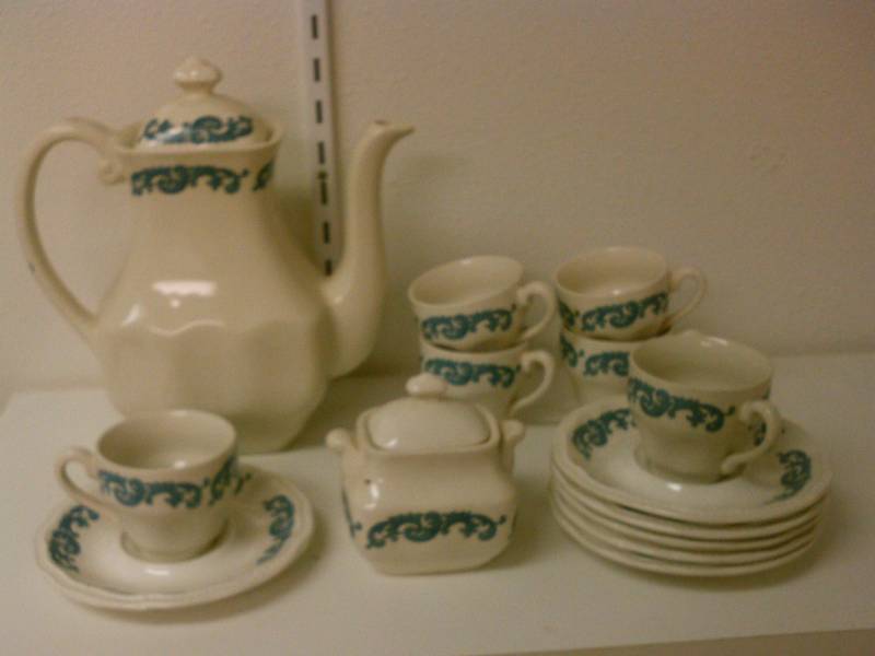 lot 65 image: Blue and white tea set
