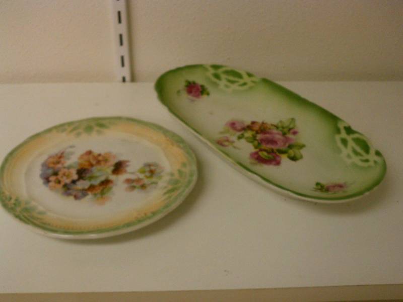 lot 68 image: Vintage plate and celery plate