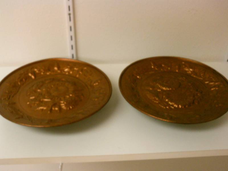 lot 70 image: Copper colored, metal wall dcor