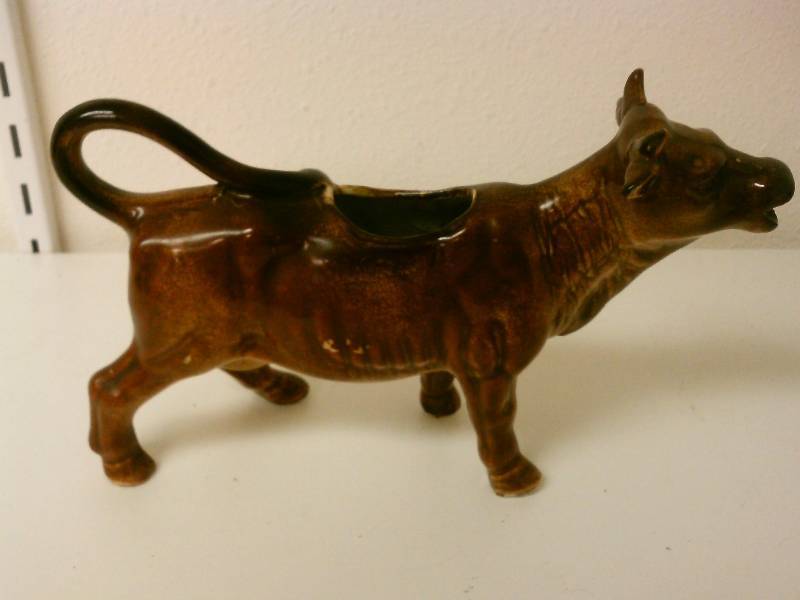 lot 73 image: VINTAGE CERAMIC COW CREAMER - AUSTRIA