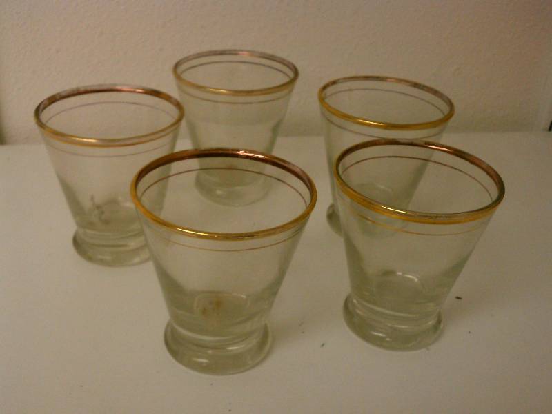lot 78 image: Vintage juice glasses (5)