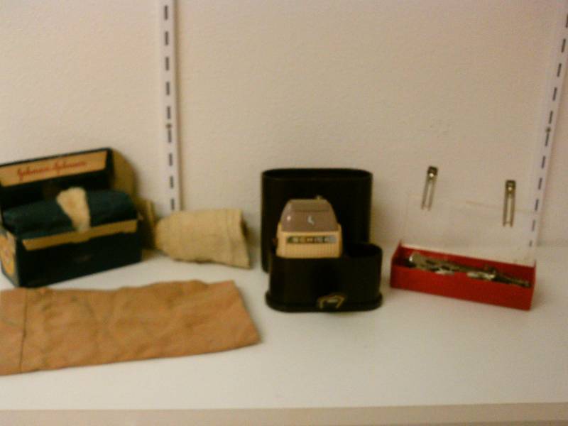 lot 81 image: Vintage wound care and razor