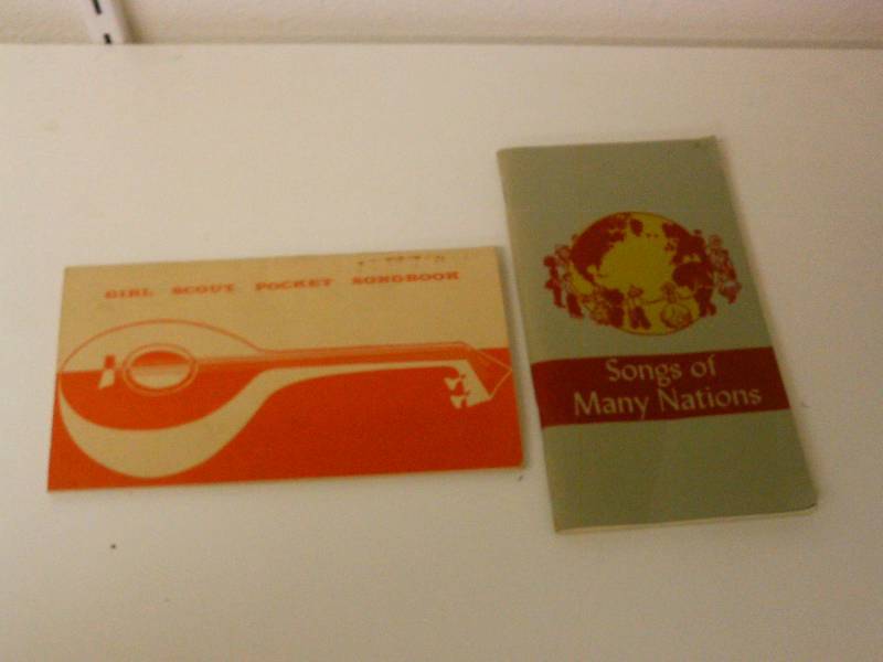 lot 89 image: Songs of Many Nations (1962) Cooperative Recreation Service, Paperback  VINTAGE GIRL SCOUT - 1956 GIRL SCOUT POCKET SONGBOOK