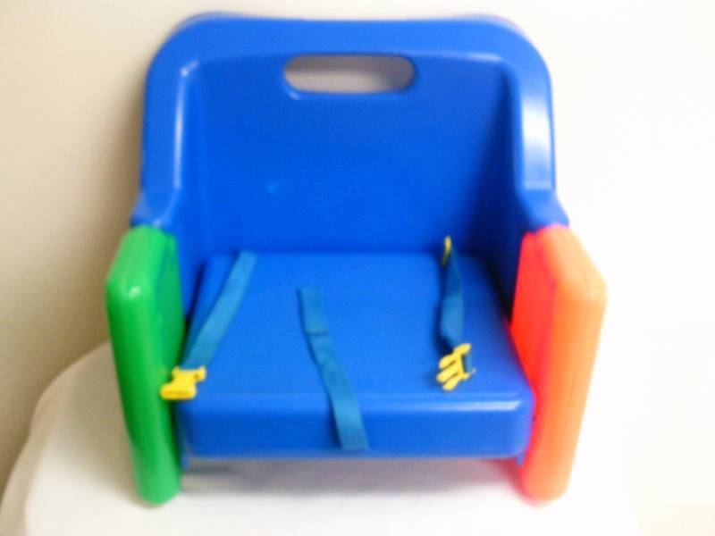 lot 93 image: Safety 1st On-The-Go Fold-Up Babys Booster Seat
