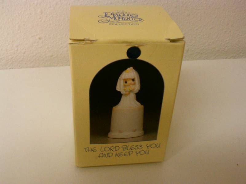 lot 110 image: Precious Moments - 100633 -MIB- Thimble - THE LORD BLESS YOU AND KEEP YOU - 1985