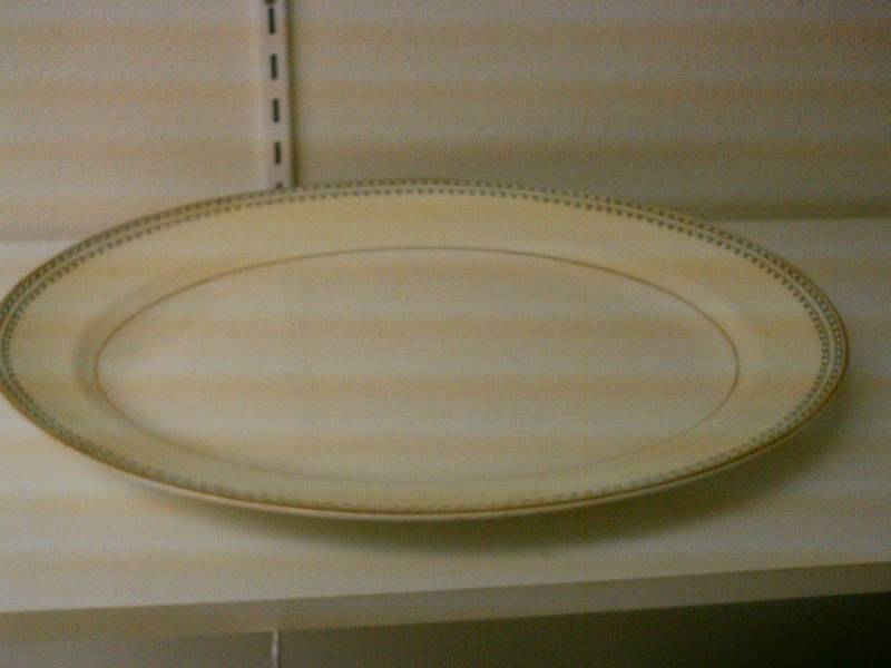lot 121 image: Vintage Serving Platter