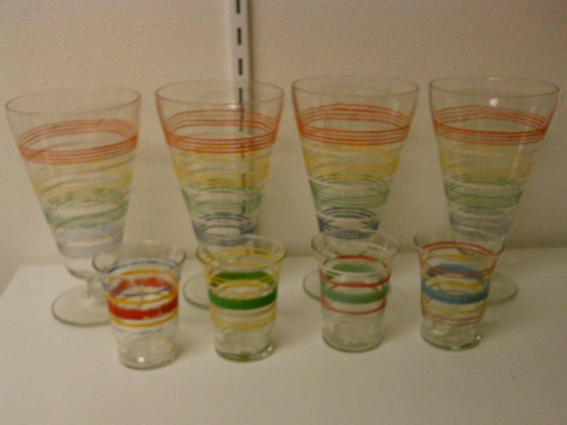 lot 130 image: Retro Striped Glasses, lot of 4