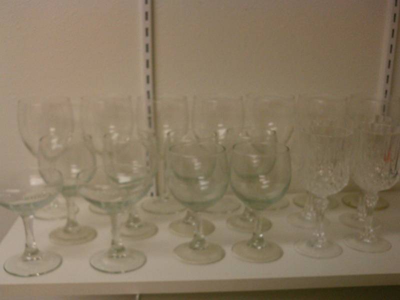 lot 132 image: Vintage Clear Glass Stemware, lot of consists 19