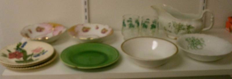lot 134 image: Vintage porcelain, pieces consist of J & G Meakin, Knowles