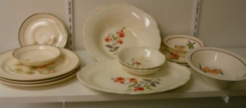 lot 135 image: Miscellaneous vintage china