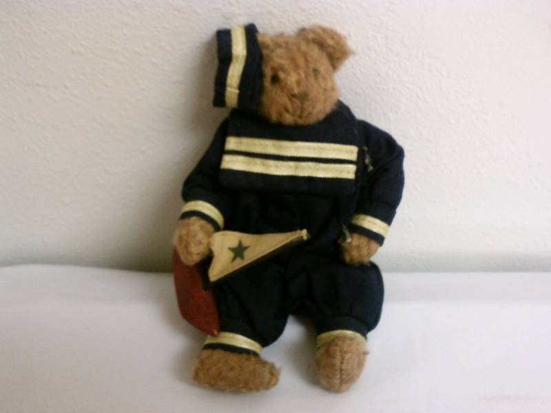 lot 157 image: US Navy Bear, collectible, very clean and well taken care of