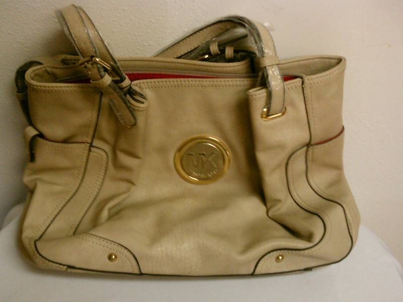 lot 162 image: Michael Kors Authentic Bone leather purse