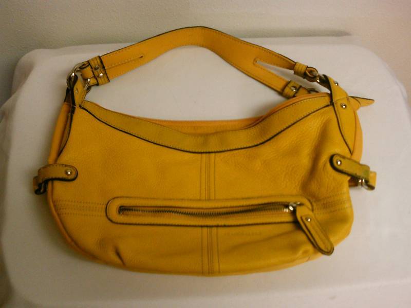 lot 164 image: Franco Sarto gold leather purse.