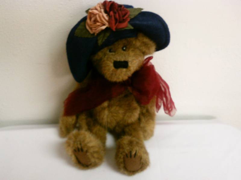 lot 173 image: Boyds Bears AUNT YVONNE DUBEARY