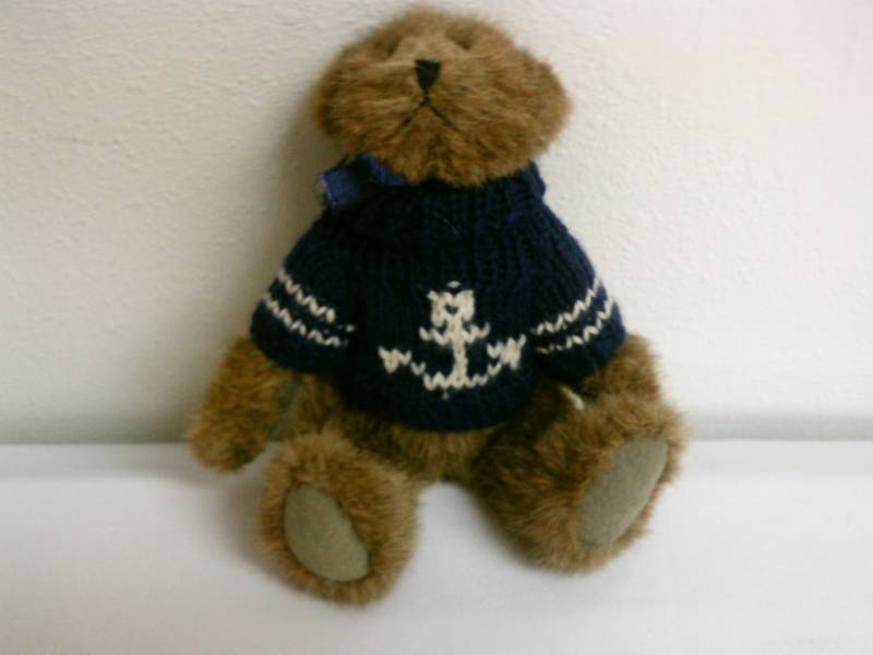 lot 174 image: BOYDS BEAR BEARS IN THE ATTIC NAVY