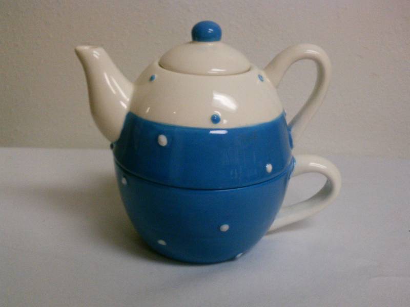 lot 181 image: Tea Pot, 3 piece, Sky blue with white polka dots collectible