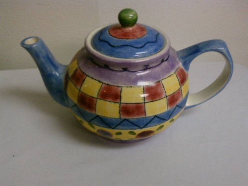 lot 184 image: Sango Sweet Shop Checkered Tea Pot Collectible
