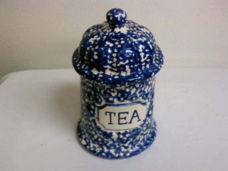 lot 183 image: Blue and White Ceramic Tea canister