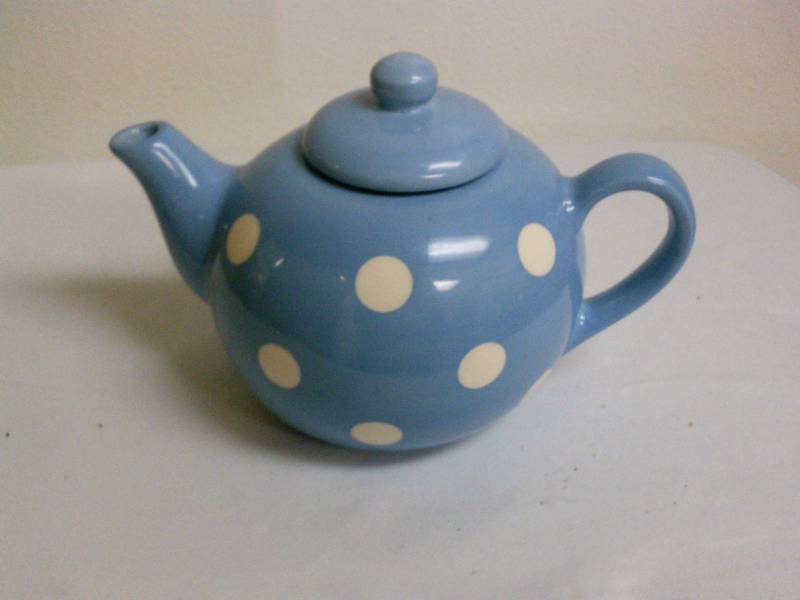 lot 185 image: Light Blue with White Polka Dots Tea Pot, collectible