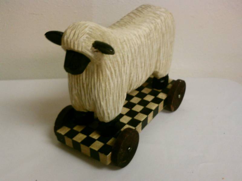 lot 189 image: Americana Art Dcor, Sheep