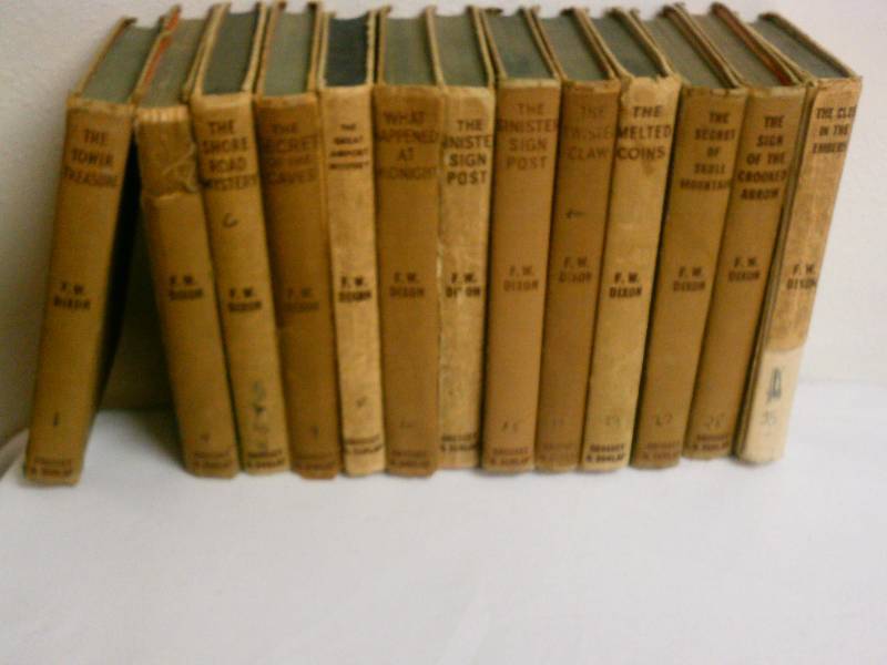 lot 195 image: Vintage, vintage Hardy Boys Books, lot of 13