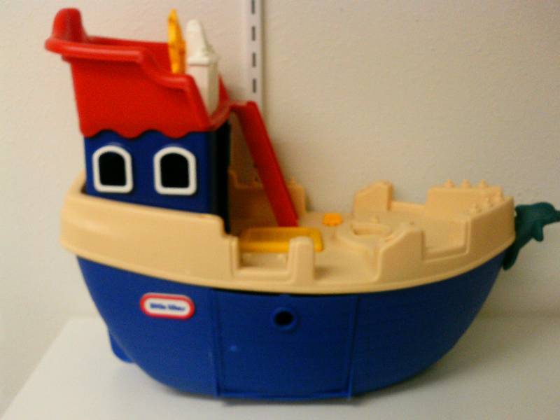 lot 112 image: Little Tyke plastic play boat