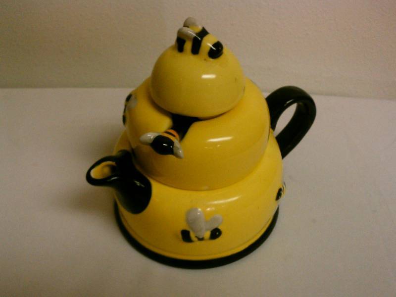 lot 224 image: Super cute Yellow Tea pot with honey warmer