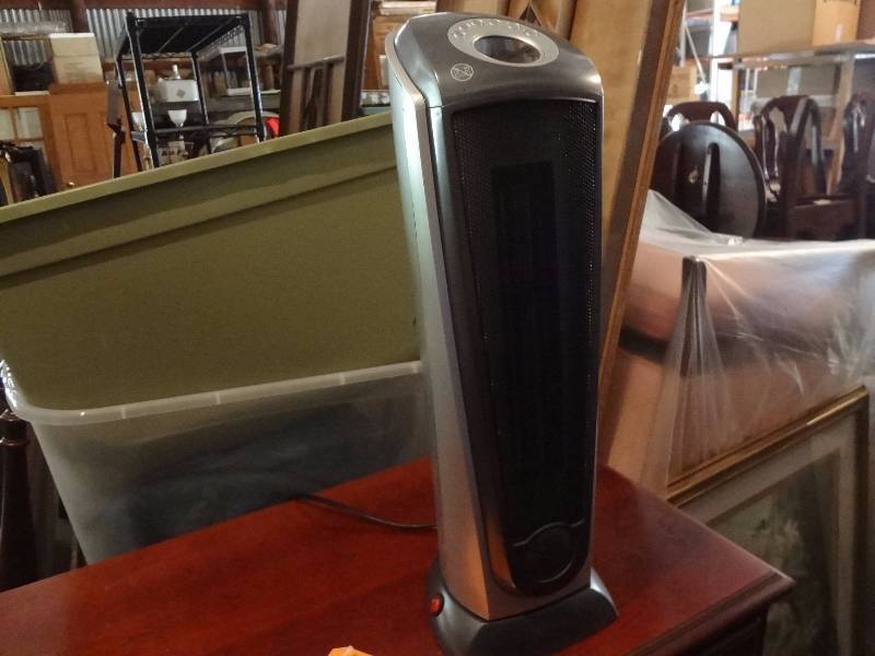 lot 15 image: Rotating Fan