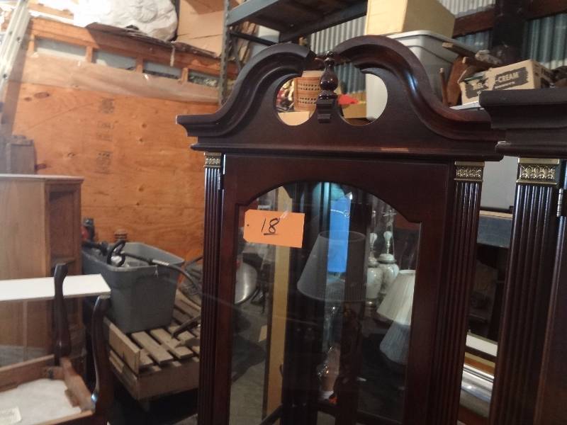 lot 18 image: GlassMirrored Corner Curio