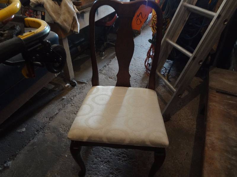 lot 20 image: Chair