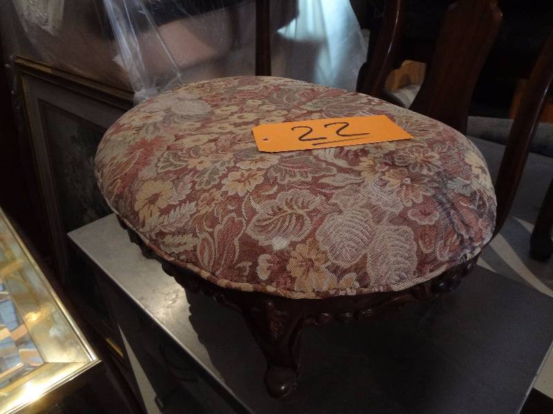 lot 22 image: Ornate Small Foot Stool