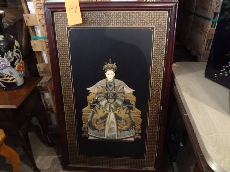 lot 34 image: Queen