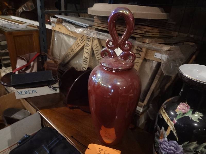 lot 36 image: Large Amphora