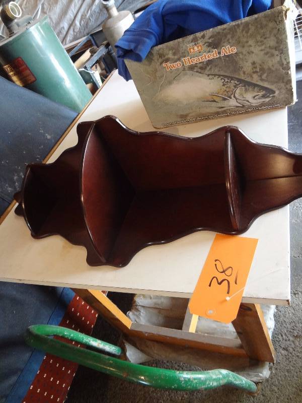lot 38 image: Corner Shelf