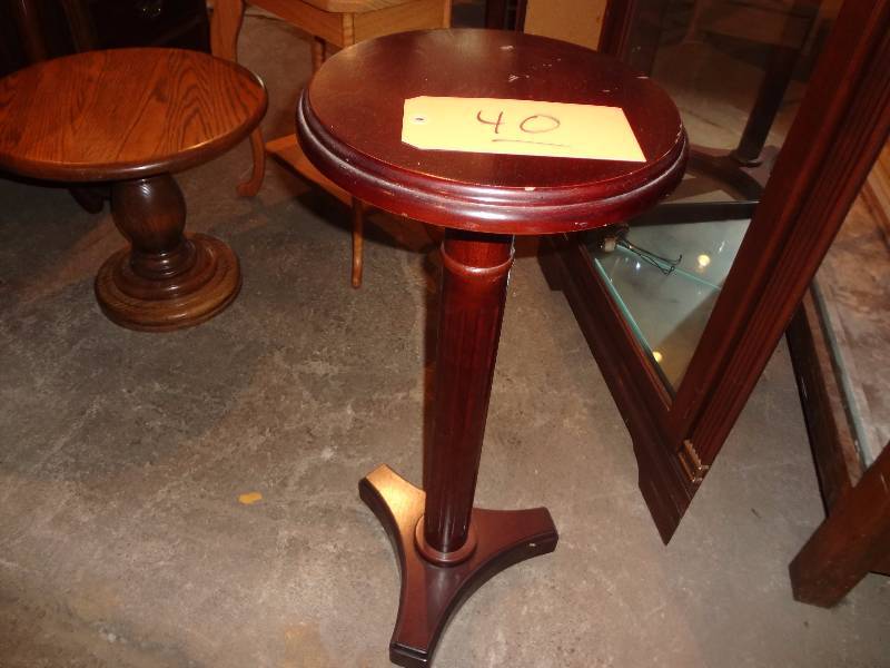 lot 40 image: Wooden Plant stand