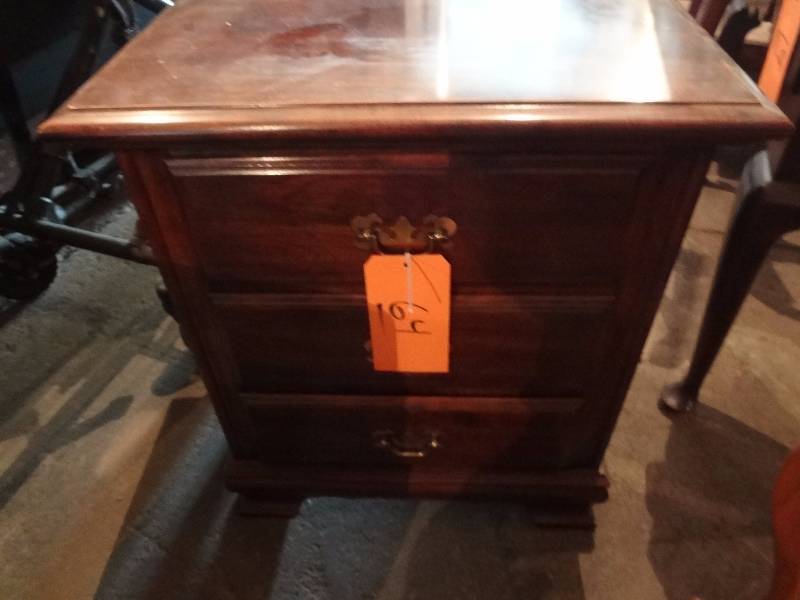 lot 64 image: End Table